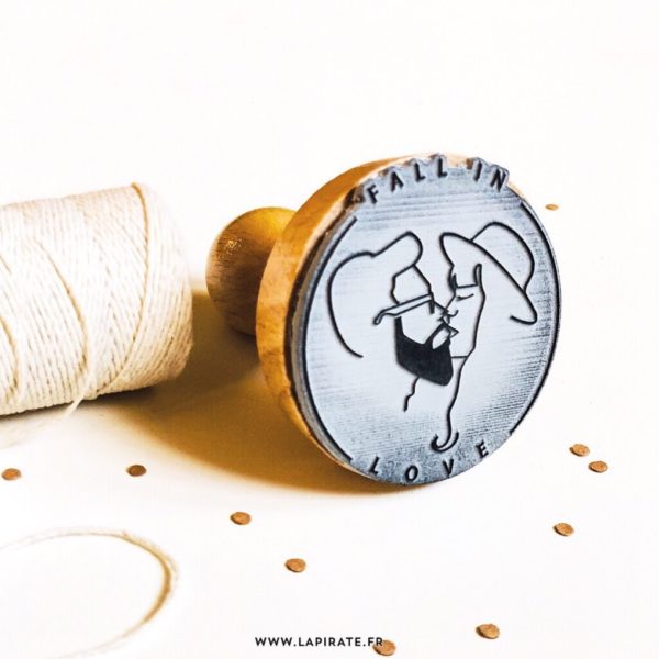 Etna Prelude Expanding Tampon personnalisé avec votre logo, tampon en bois • La Pirate