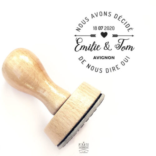 Tampon Mariage Nous avons décidé de Nous dire Oui, personnalisé avec vos prénoms, la date et la ville de mariage, tampon mariage en bois vintage - La Pirate
