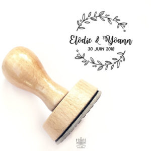 Tampon Mariage calligraphie couronne d'olivier champêtre. Tampon en bois personnalisé pour votre mariage champêtre - La Pirate