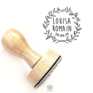 Tampon Mariage Couronne d'Olivier en bois, personnalisé de vos prénoms et la date du mariage - La Pirate
