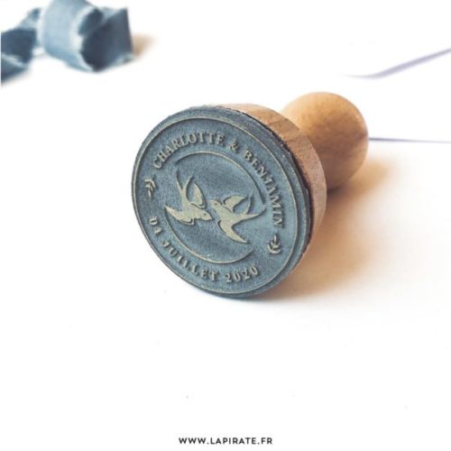 Tampon mariage personnalisé, motif Hirondelles, Oiseaux. Tampon mariage rond - La Pirate