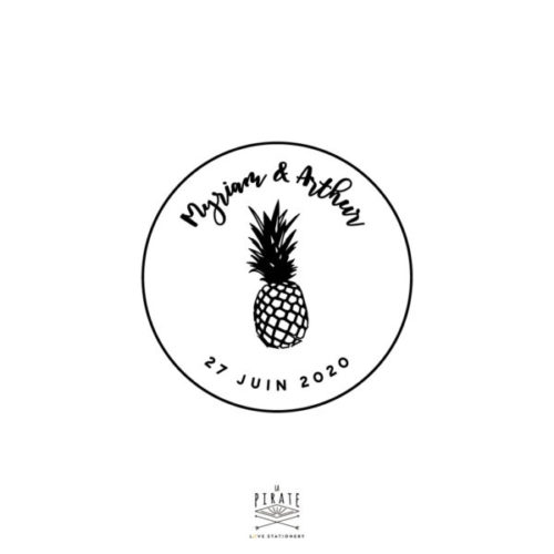 Un Tampon Mariage exotique, personnalisé de vos prénoms et date de mariage, motif Ananas pour ce tampon mariage rond - La Pirate