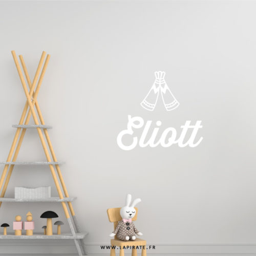 Stickers tipi personnalisé avec le prénom de bébé pour décorer sa chambre - La Pirate