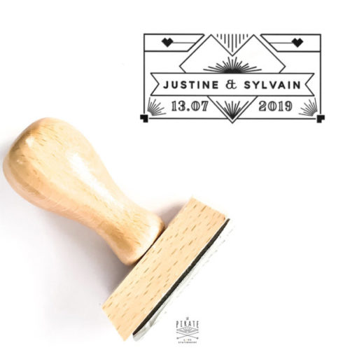 Tampon personnalisé Mariage aux lignes graphiquespropres à l'art déco. Ce tampon en bois sera personnalisé de vos prénoms et date de mariage, pour votre mariage années 20, Gatsby, années folles - La Pirate
