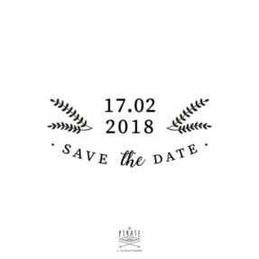 Tampon Save The Date mariage Hiver à personnaliser avec la date de votre mariage sur le thème hivernal, montagne - La Pirate