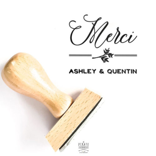 Tampon Merci Mariage rétro en bois à personnaliser de vos prénoms, pour vos remerciements de mariage rétro Ardoise et Fleurs Vintage - La Pirate