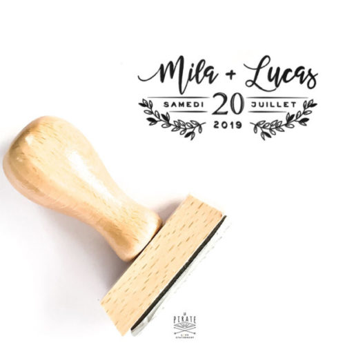 Tampon Mariage bohème personnalisé avec vos prénoms et la date. Tampon mariage en bois sur le thème bohème - La Pirate
