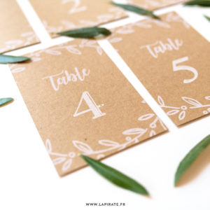 Numéros de table pour votre mariage champêtre, impression en blanc sur papier kraft recyclé