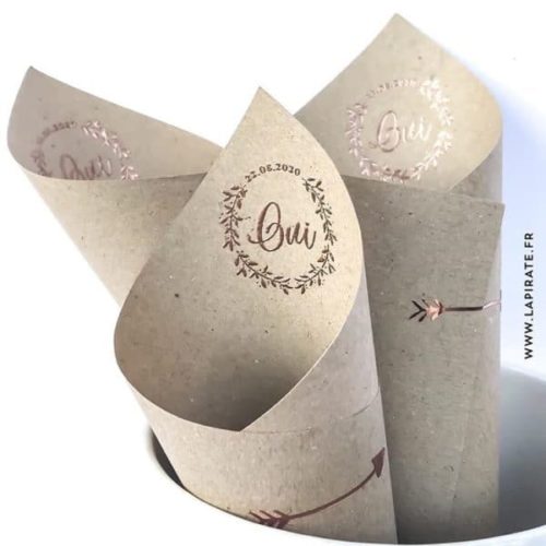 cornet a confetti personnalisé avec tampon Oui la pirate et embossage à la poudre