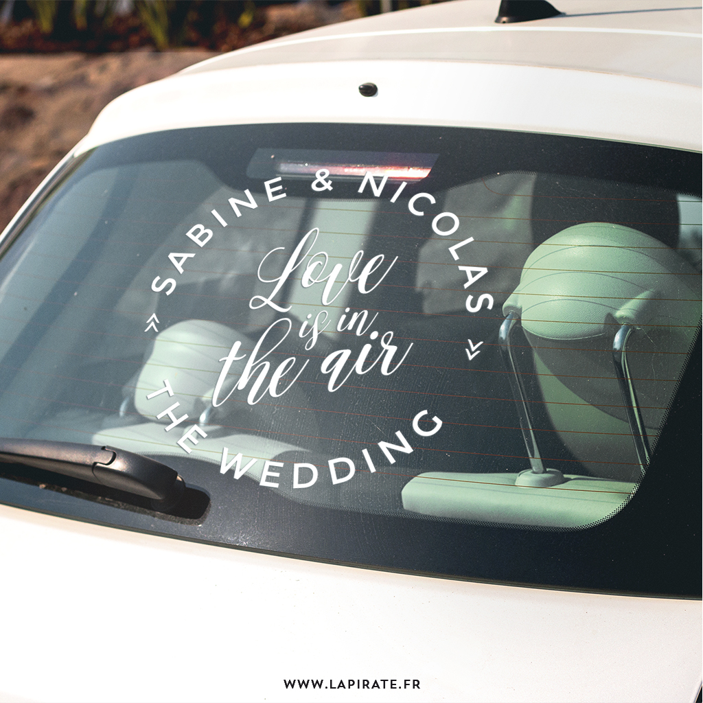 Stickers voiture mariage rond "Love is in the air" personnalisé de vos prénoms - La Pirate