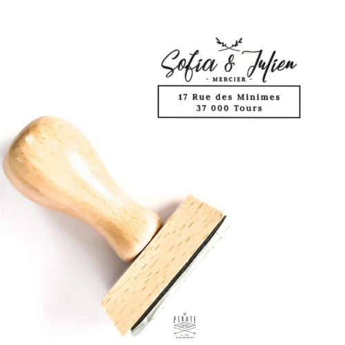 Tampon adresse végétal en bois. Ce tampon personnalisé adresse vous permettra d'apposer vos coordonnées au dos de vos enveloppes et courriers. Thème végétal et minimaliste, inspirations kinfolk