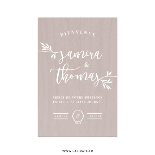Stickers bienvenue mariage eucalyptus personnalisé avec vos prénoms et date de mariage pour accueillir vos convives, stickers à coller sur un panneau de bienvenue en bois, ardoise, ... La Pirate