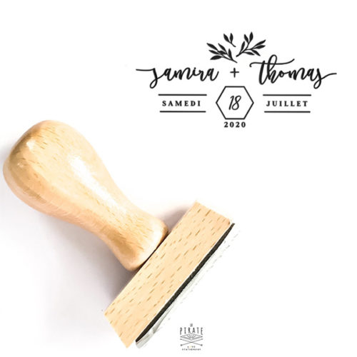 tampon mariage eucalyptus en bois. Tampon mariage personnalisé avec vos prénoms calligraphiés et date de mariage - La Pirate