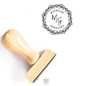 Tampon mariage personnalisé couronne d'eucalyptus, tampon en bois prénoms & initiales à apposer pour la papeterie et décoration de votre mariage