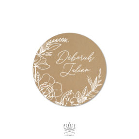 Stickers rond mariage bohème et fleuri personnalisé, effet kraft texte blanc - La Pirate