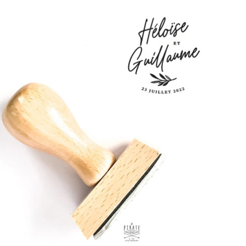 Tampon mariage calligraphie botanique, personnalisé avec vos prénoms et la date de votre union, tampon bois