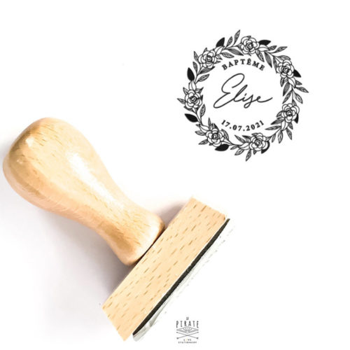 Tampon baptême en bois, motif couronne de roses, personnalisé du prénom et date baptême de votre enfant