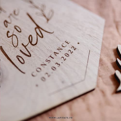 Fanion bois enfant personnalisé "You are so loved" , déco bois