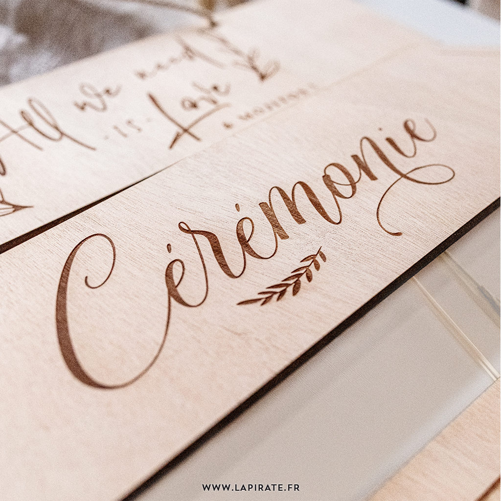 Flèche bois mariage Cérémonie, calligraphie - La Pirate