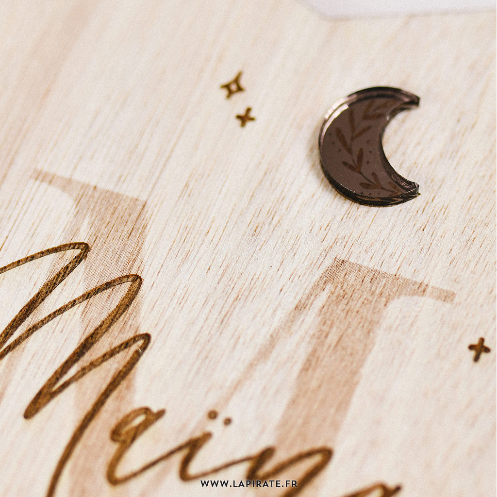 Fanion bébé personnalisé, renard sur nuage - idée cadeau naissance, lune plexi bronze - fanion bois - La Pirate