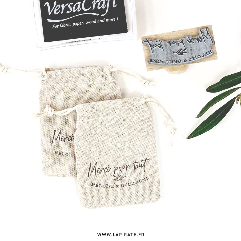 Tampon merci pour tout mariage à personnaliser de vos prénoms pour marquer vos cadeaux invités, collection Rosie végétale et élégante - La Pirate