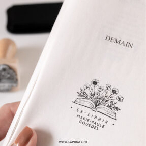 Tampon de gaufrage personnalisé avec logo de bibliothèque pour livres - Tampon à sceau à motif floral - Cartes de visite - Cadeaux pour amateurs de papier