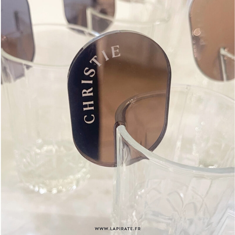 Marque-place ovale personnalisé, plexi miroir bronze | Marque-place pour vos verres en plexiglas miroir - La Pirate