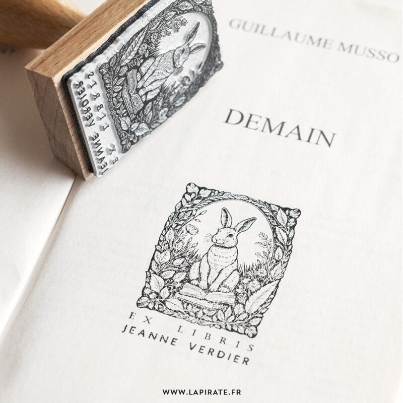 Tampon ex libris lapin personnalise original, idée cadeau à offrir pour marquer vos livres de votre nom - La Pirate