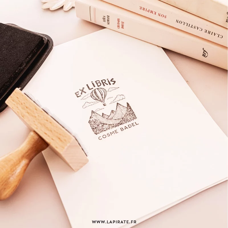 Tampon ex libris Montgolfière personnalisé, ex-libris voyage, aventure pour tamponner vos livres - La Pirate